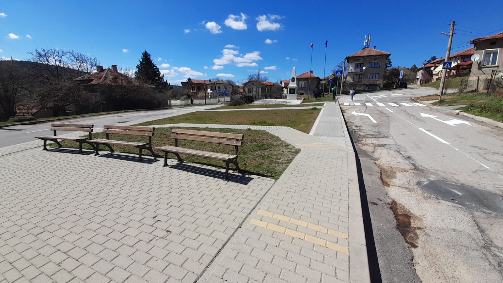 Площад, с.Храбърско